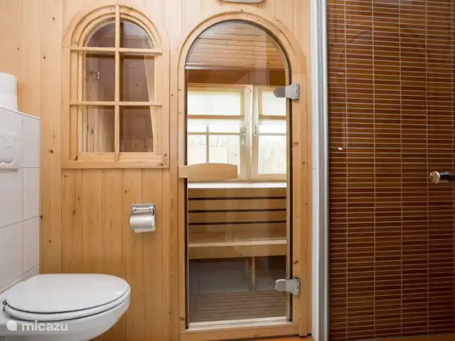 De sauna in de tweede badkamer